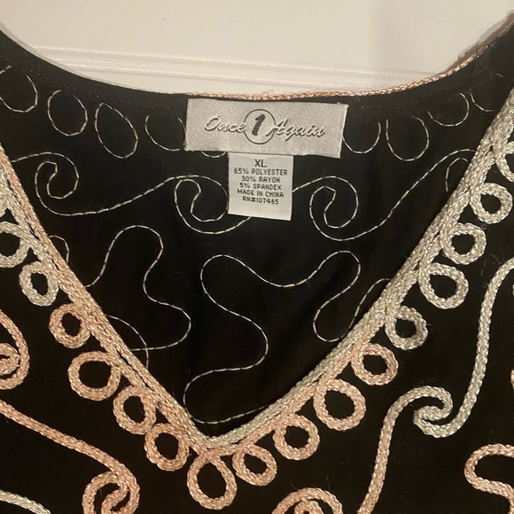 Women’s Holiday Dress Shirt Black Beautiful Embroidered Size XL Feminine - Picture 3 of 7